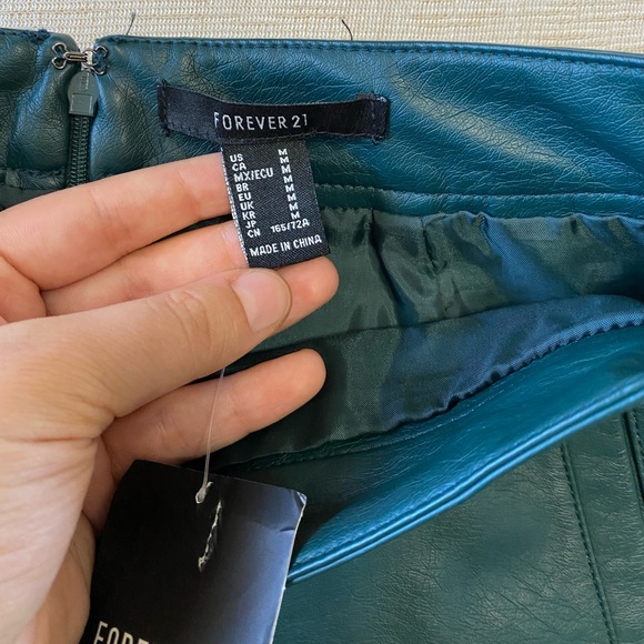 🥑NWT FOREVER 21 Faux Leather Mini Green Skirt With Side Pockets - Picture 7 of 10